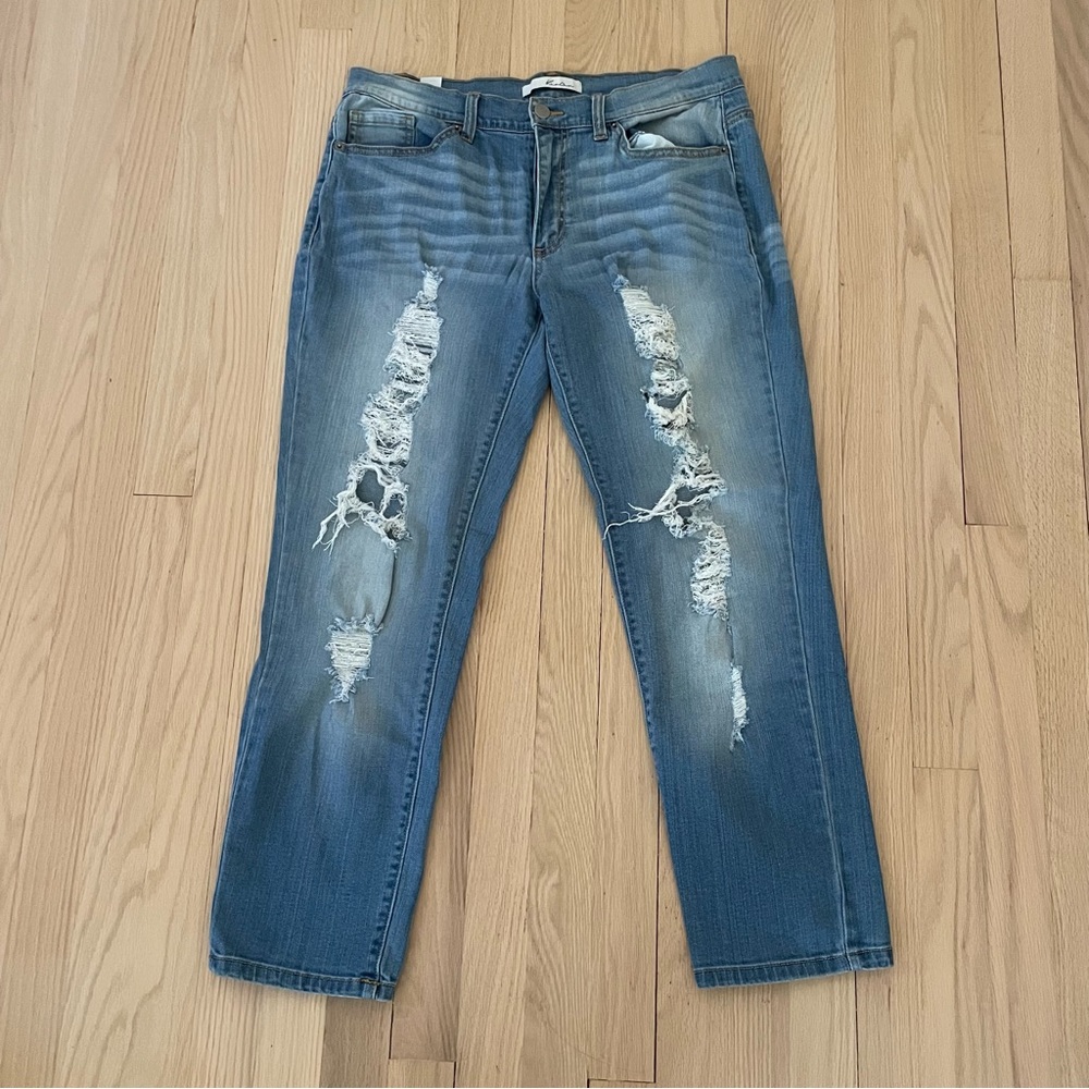 KanCan light wash distressed cropped girlfriend jeans 11